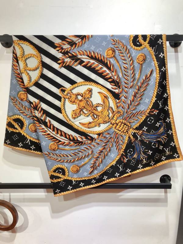 Louis Vuitton Scarf LVC00589